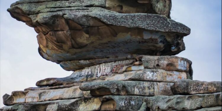 Экологический вандализм природных памятников