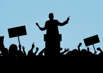 Может ли госслужащий состоять в политических партиях?